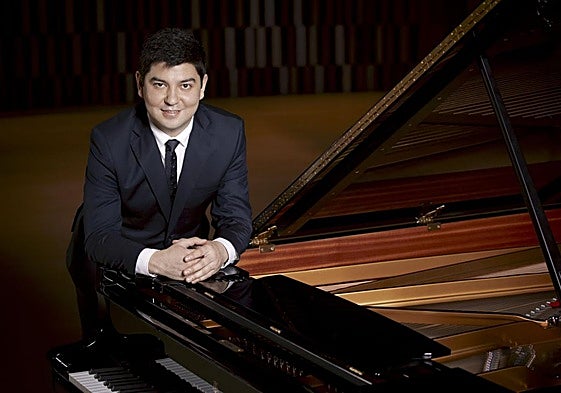 El pianista uzbeko Behzod Abduraimov es el solista que aborda el concierto nº3 de Rachmaninov.