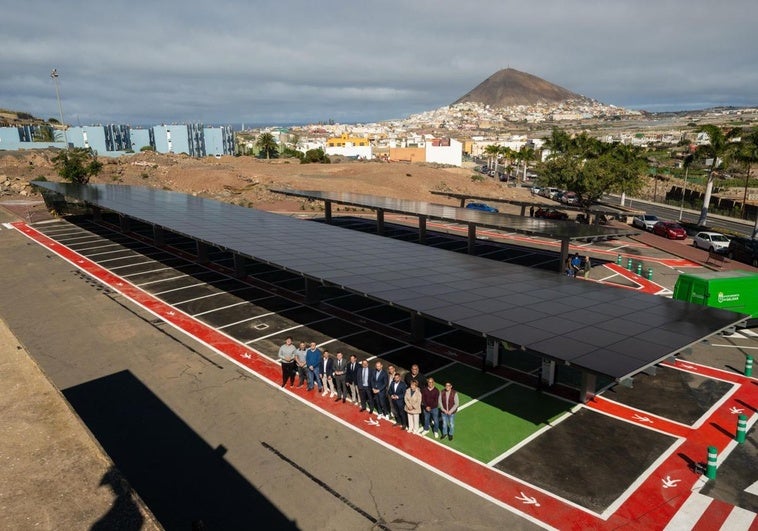 Vista de las marquesinas fotovoltaicas instaladas en la ciudad deportiva de San Isidro.