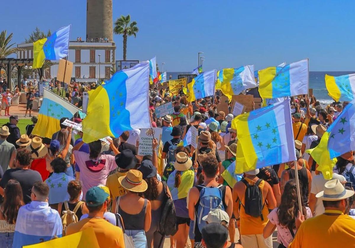 Imagen de una manifestación de 'Canarias tiene un límite'.