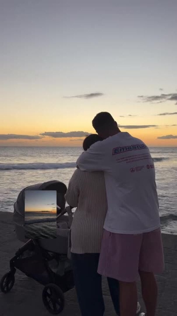 Anabel Pantoja y su pareja se muestran unidos viendo un atardecer en Gran Canaria