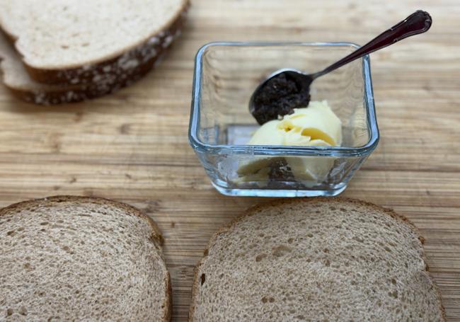 Mezclamos la mantequilla con la trufa