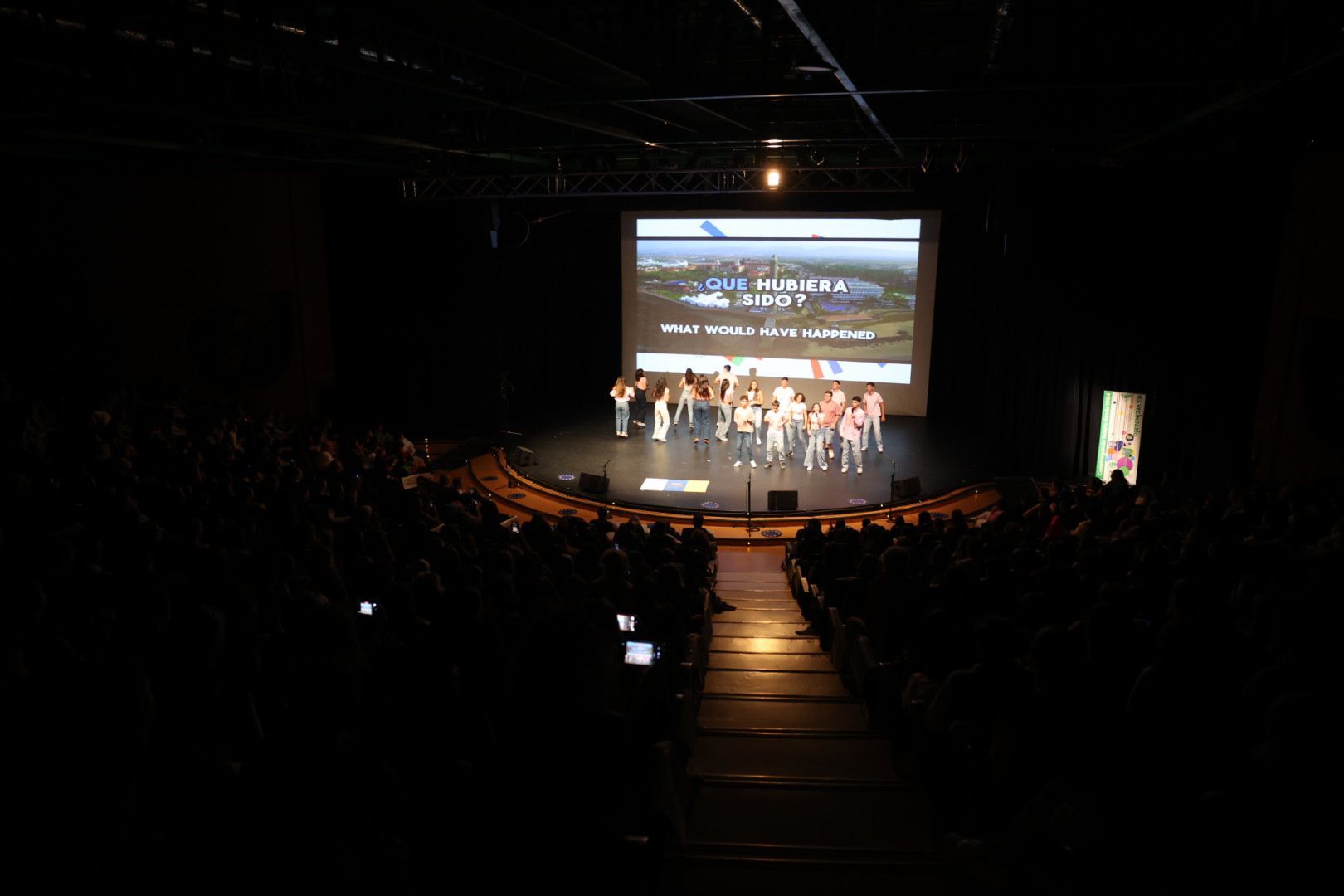El IES Vecindario brilla con talento en la celebración de Erasmusvisión
