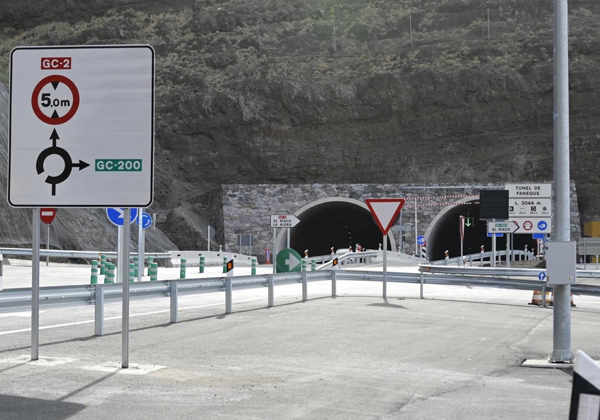 Túneles de Faneque, en la carretera entre Agaete y La Aldea.