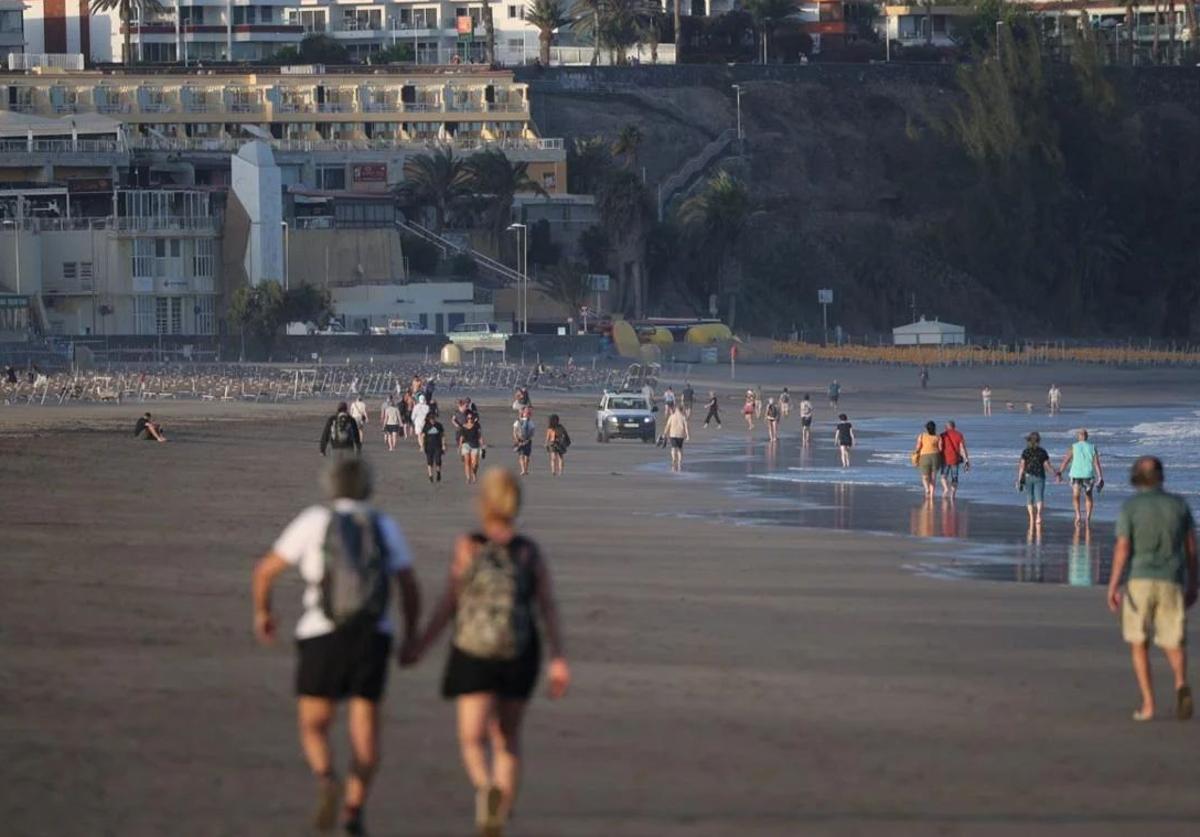 Paseo por Playa del Inglés, en Gran Canaria.