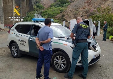 Interceptan una furgoneta con más de una tonelada de residuos peligrosos en Telde