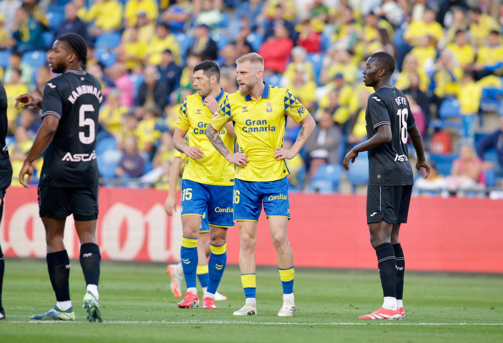 El duelo ante el Villarreal y el tributo a Kirian, en imágenes