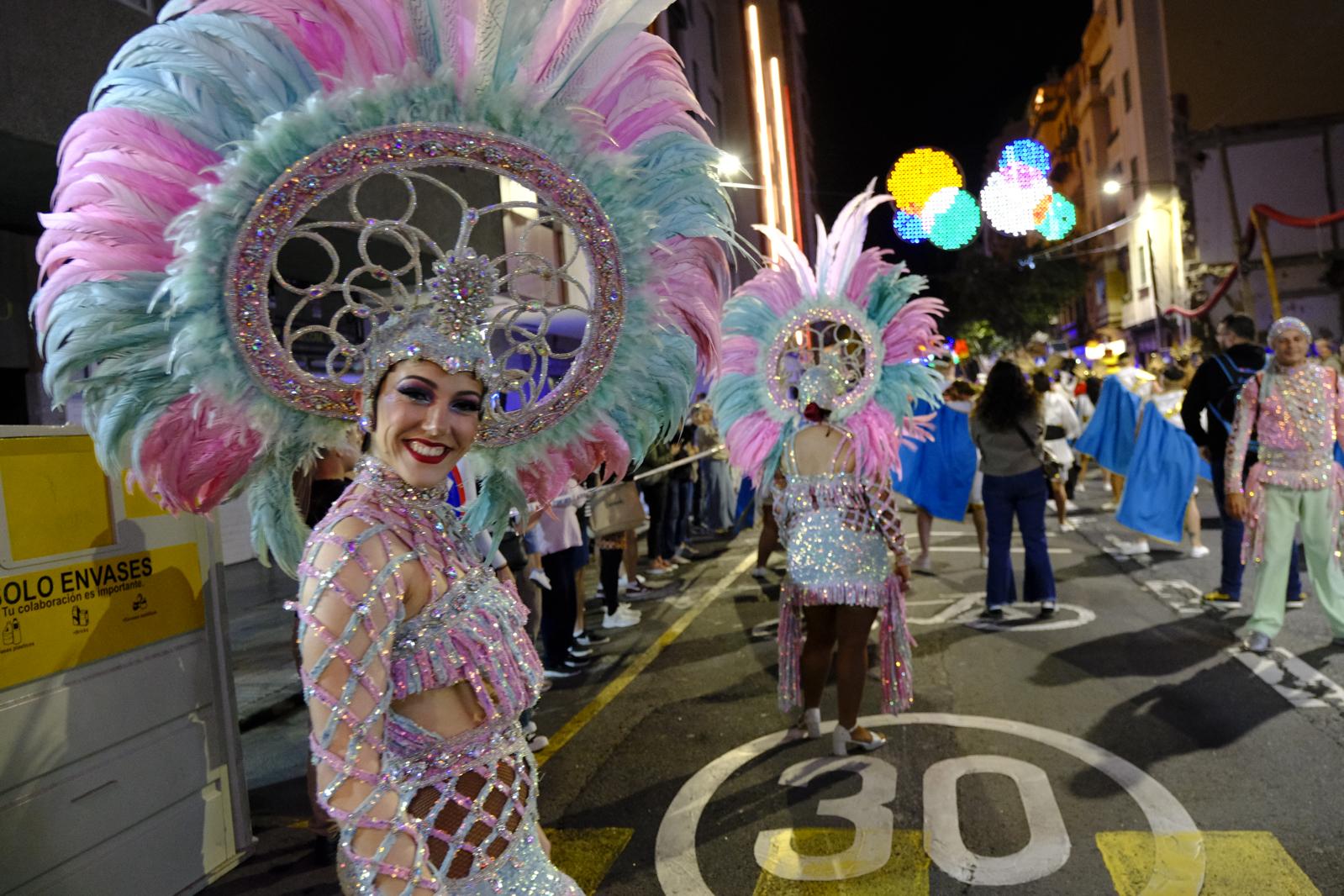 El pasacalles del carnaval de Las Palmas de Gran Canaria, en imágenes