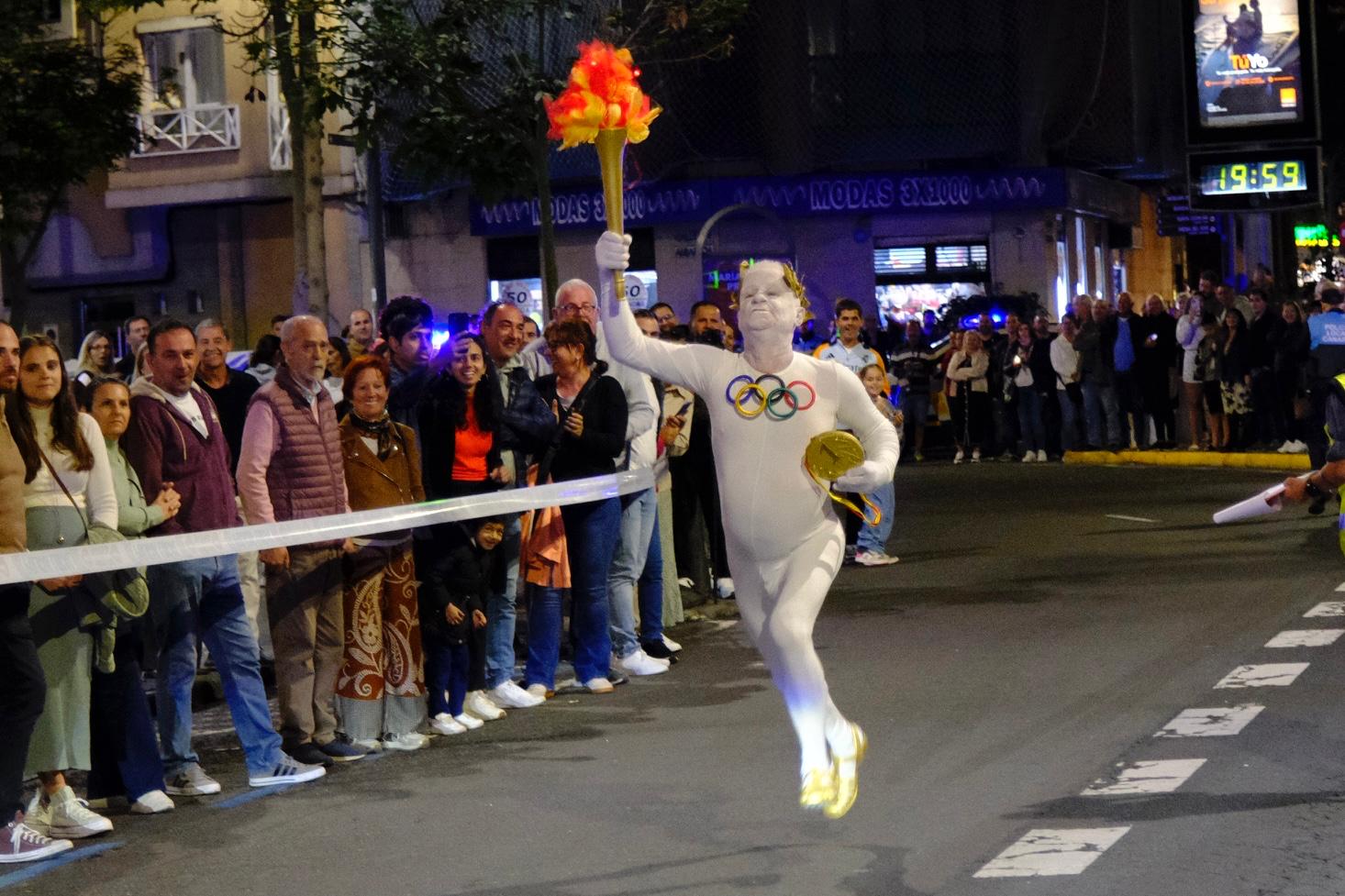 El pasacalles del carnaval de Las Palmas de Gran Canaria, en imágenes