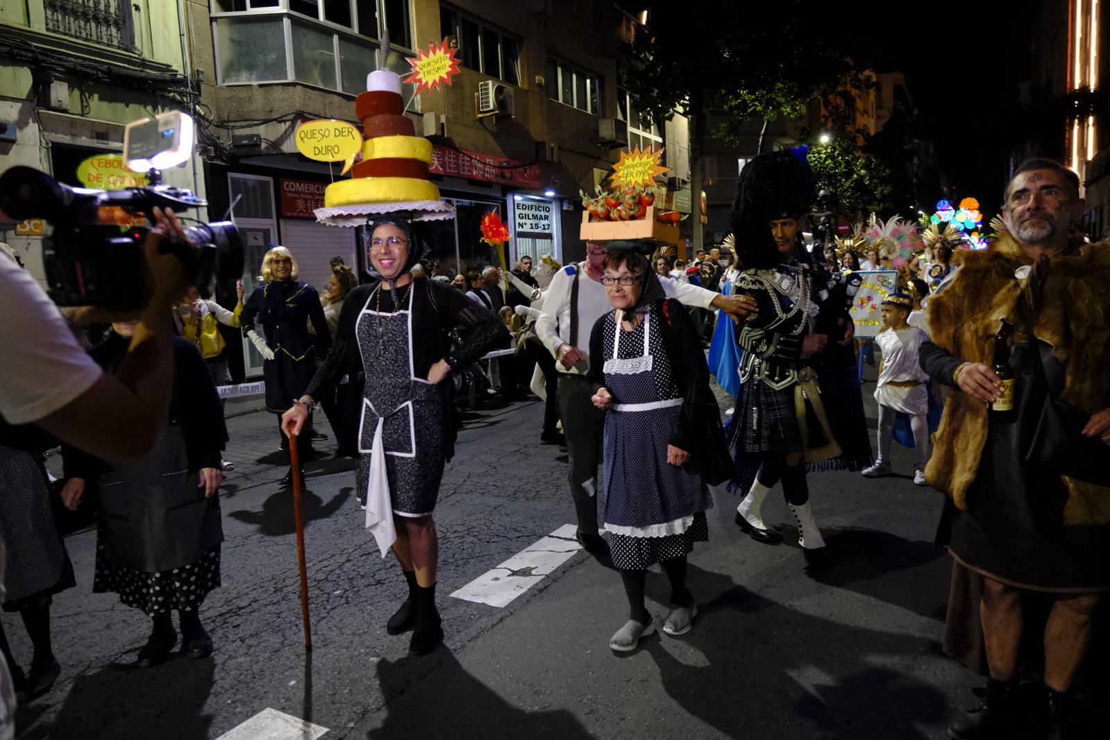 El pasacalles del carnaval de Las Palmas de Gran Canaria, en imágenes