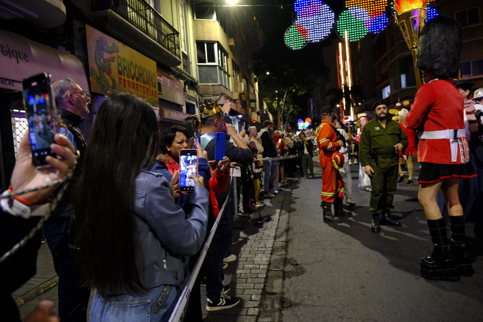 El pasacalles del carnaval de Las Palmas de Gran Canaria, en imágenes