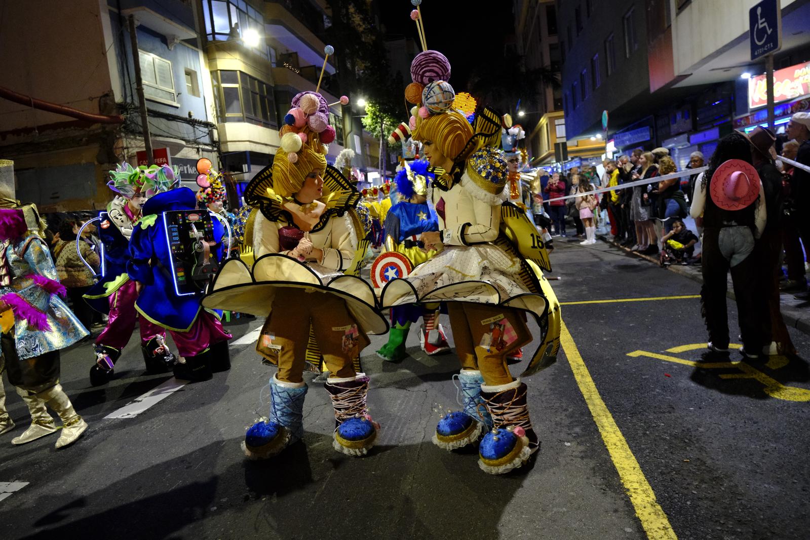 El pasacalles del carnaval de Las Palmas de Gran Canaria, en imágenes