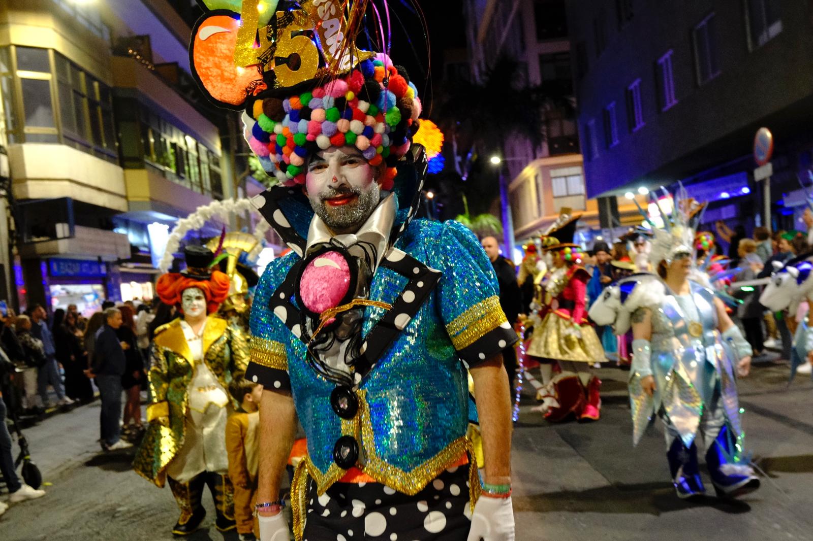 El pasacalles del carnaval de Las Palmas de Gran Canaria, en imágenes