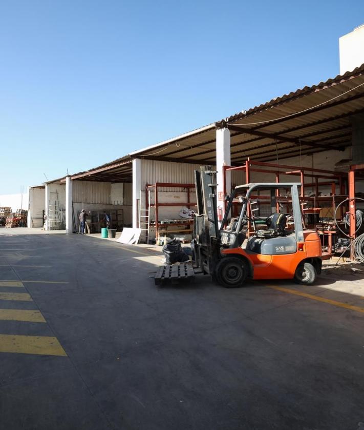 Imagen secundaria 2 - Instalaciones de la ferretería ya casi vacía. 