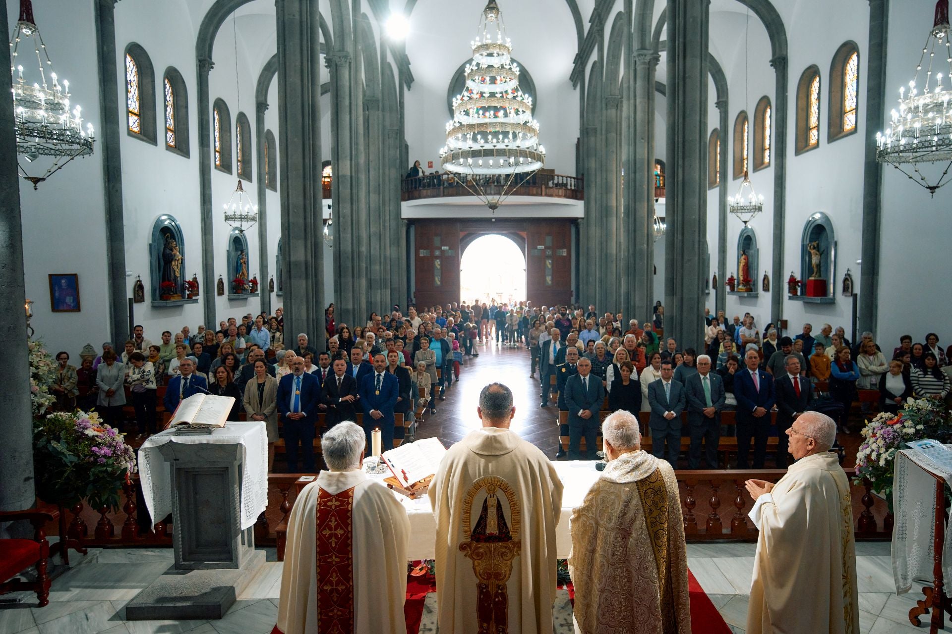 Imagen principal - La Villa de Moya despide las fiestas en honor a Nuestra Señora de Candelaria