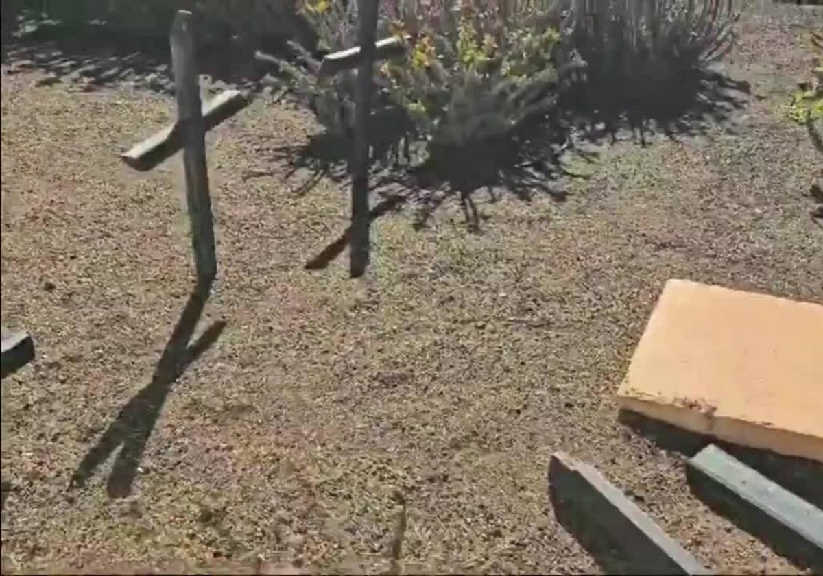 Indignación en Antigua: vándalos arrasan el cementerio y obligan a su cierre nocturno