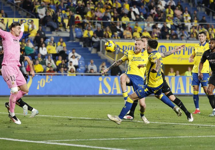 Uno de sus remates a puerta que no han acabado en gol.