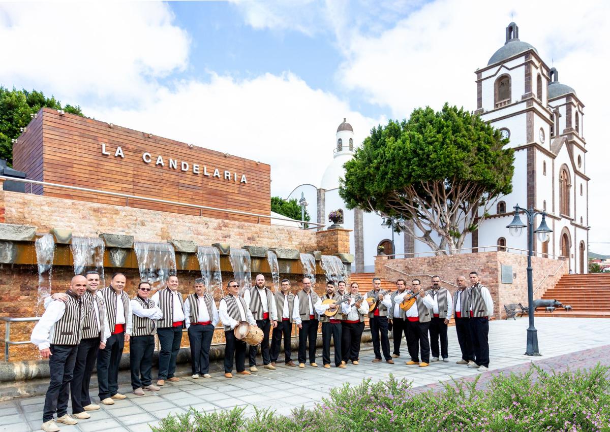 Imagen secundaria 1 - Diferentes actuaciones del grupo musical.