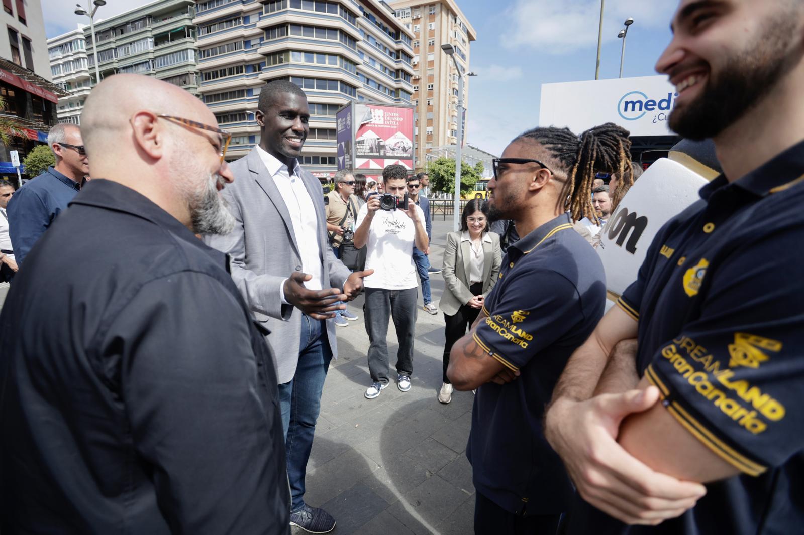 Recorrido por la Fan Zone de la Copa del Rey de las autoridades