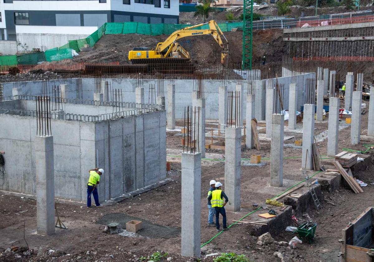 Imagen de la construcción de viviendas públicas en Tamaraceite Sur.