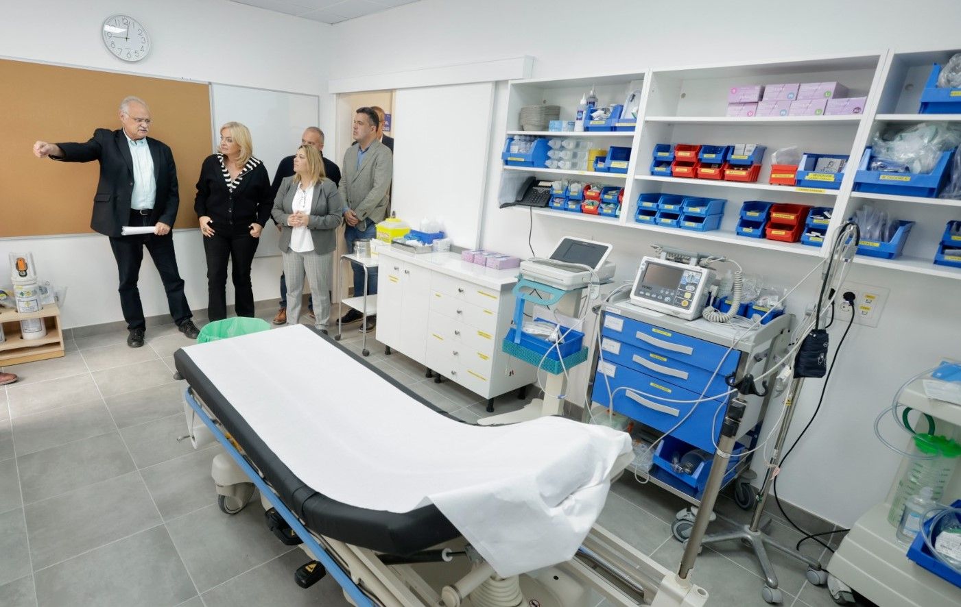 Visita de la consejera Esther Monzón al centro de salud de Ingenio para conocer el resultado de las obras.