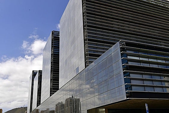 Exteriores de la Ciudad de la Justicia de la capital palmense.