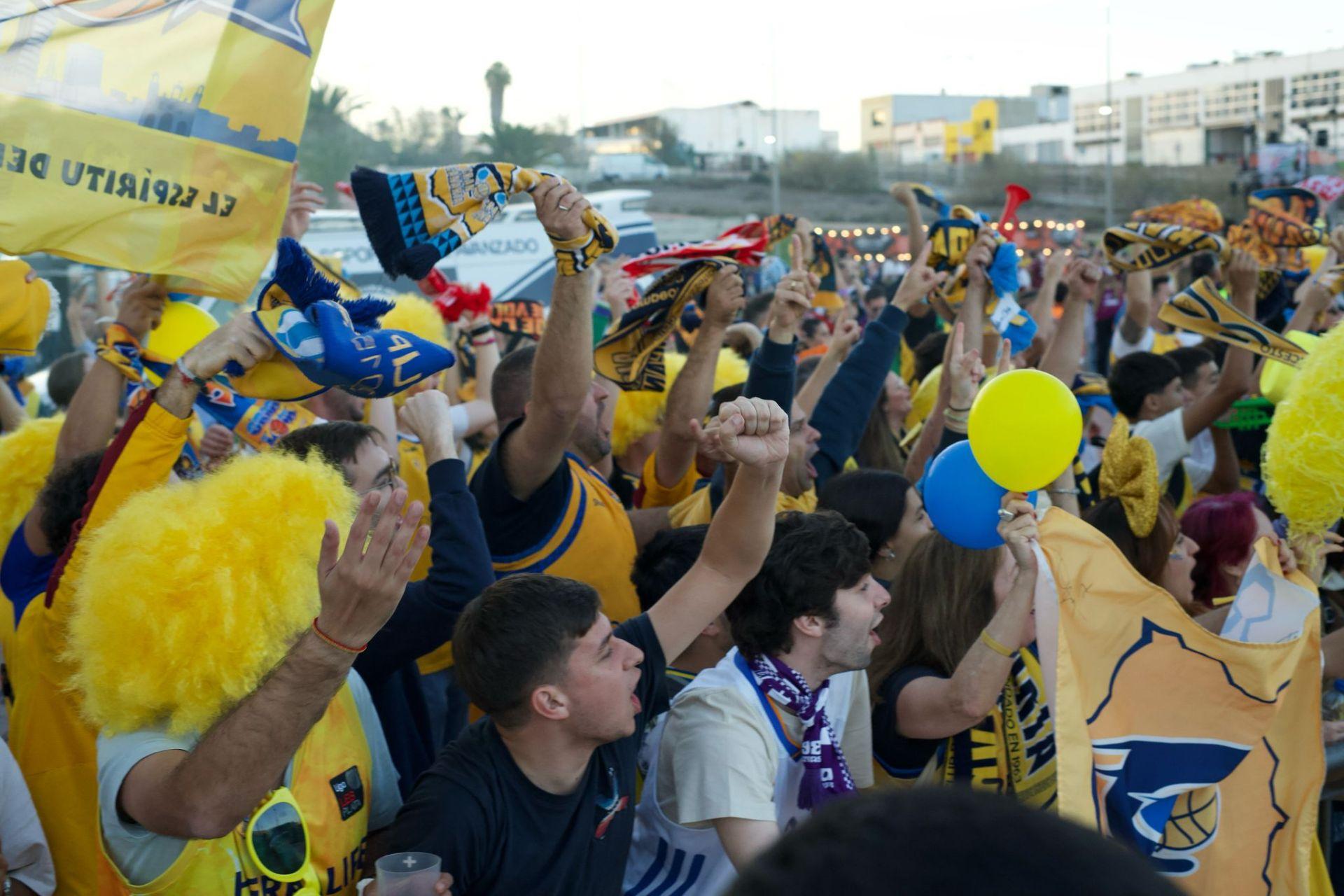 Cánticos, banderas y unión amarilla para el Dreamland Gran Canaria