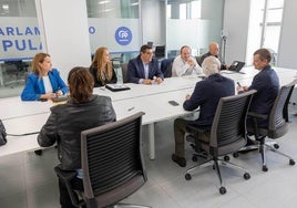 Los diputados del PP en el Congreso se reunieron este viernes con los representantes de las asociaciones de la Guardia Civil.