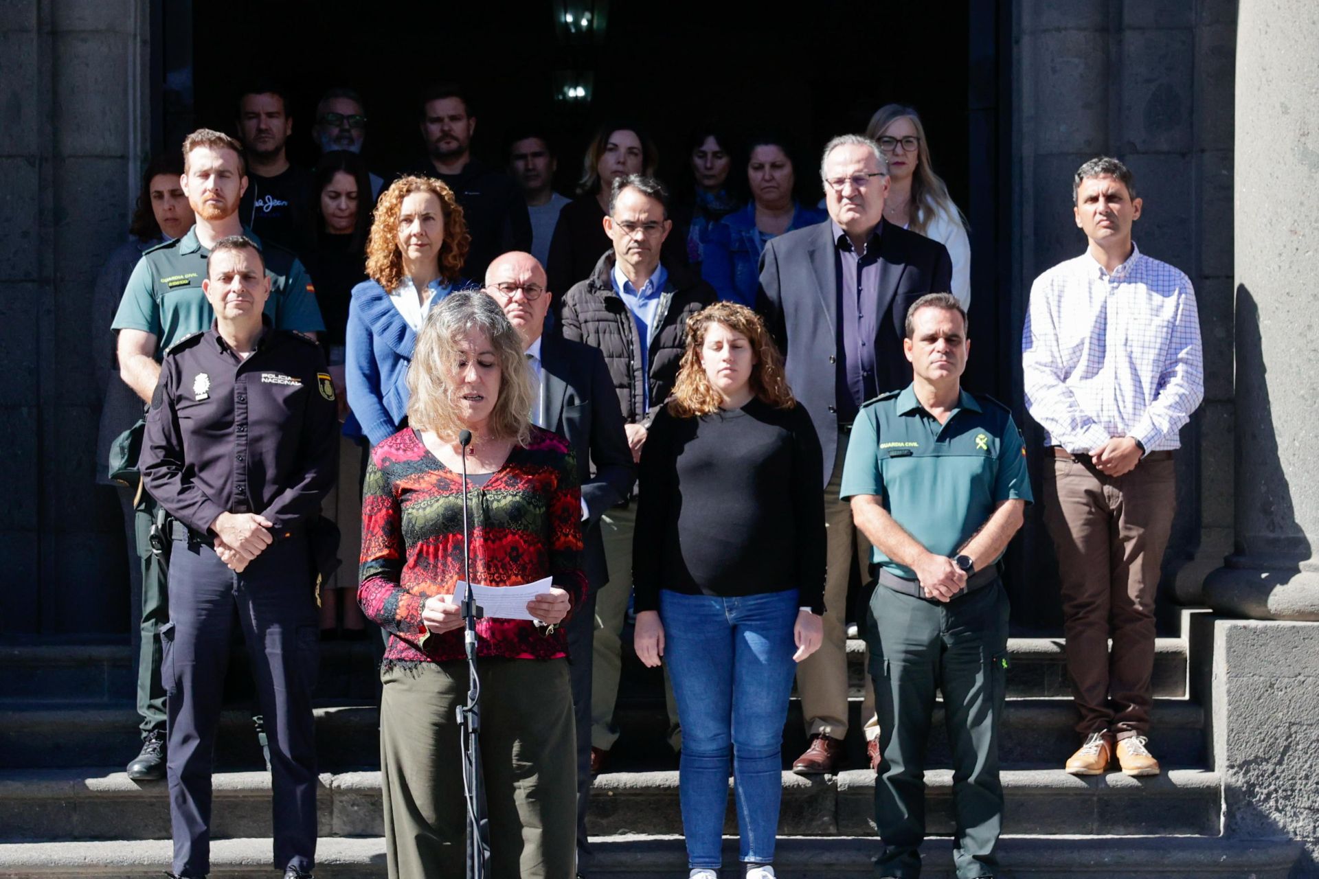 Minuto de silencio en la delegación del Gobierno por el crimen de María Dolores Illán