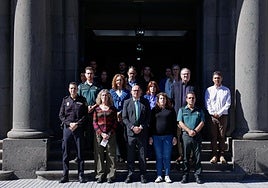 Minuto de silencio en la delegación del Gobierno por el crimen de María Dolores Illán