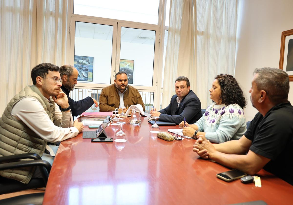 Reunión para preparar la Carrera del Vino, en el Cabildo de Lanzarote.