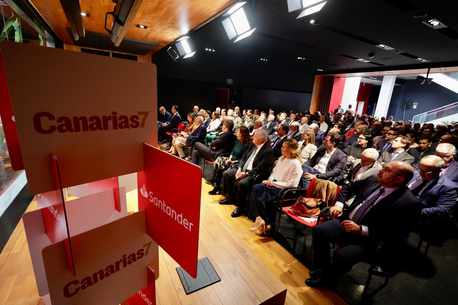 Las imágenes del análisis del Banco Santander de las tendencias en el turismo en CANARIAS7