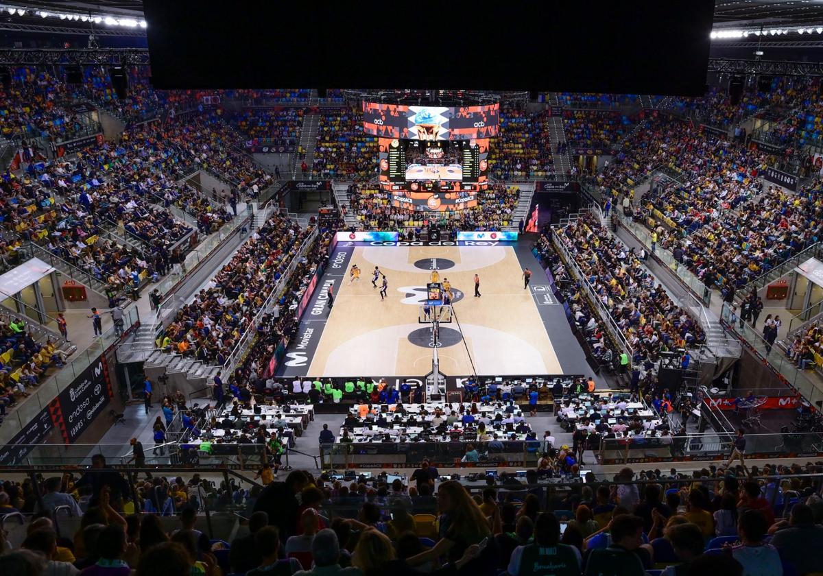 Vista del interior del Gran Canaria Arena durante la celebración de un partido de baloncesto.