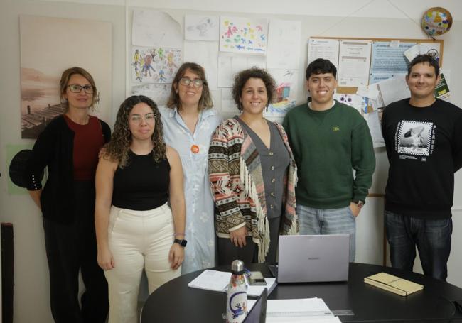 Parte del equipo de AsperCan en su sede de Las Coloradas, en la capital grancanaria.