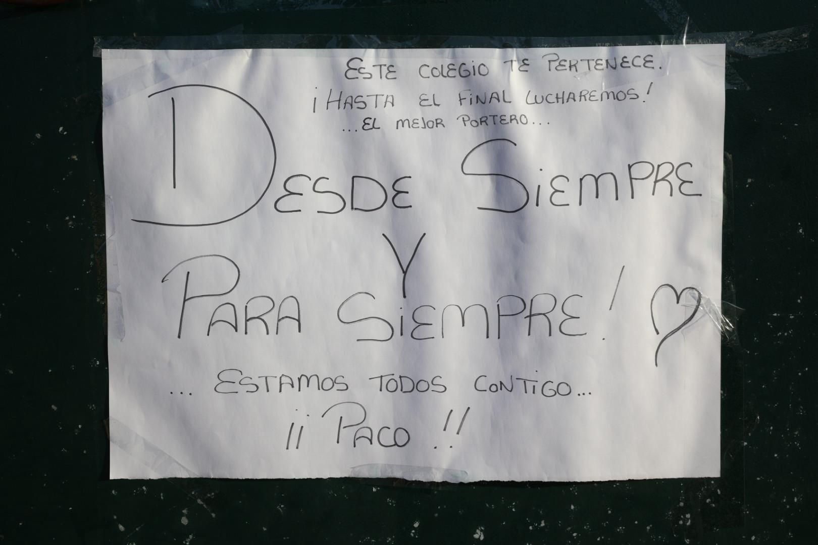 Padres y madres del CEIP La Garita apoyan a Paco, el conserje