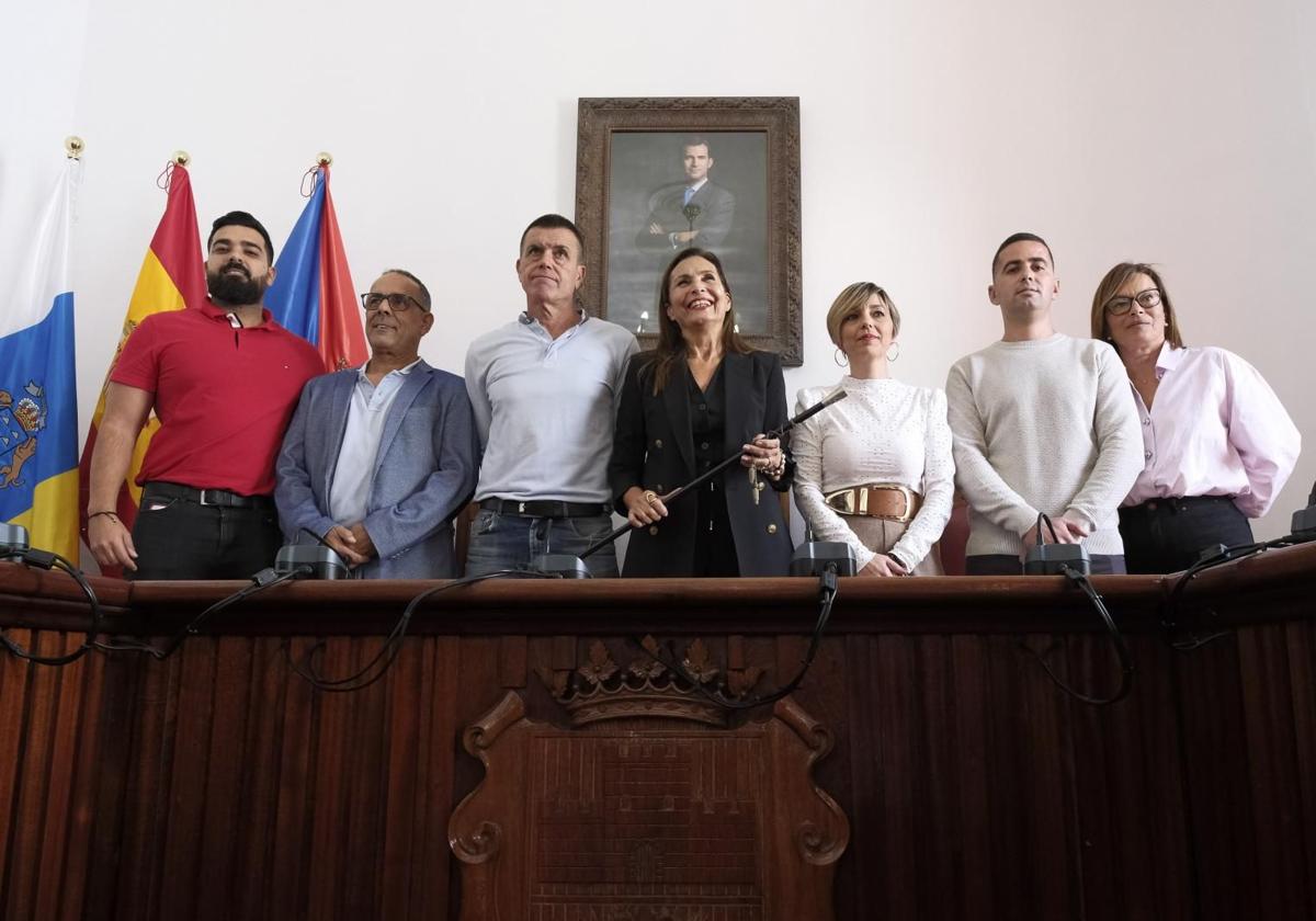 El Grupo Popular del Ayuntamiento de Agaete y la edil no adscrita Candelaria Mendoza.