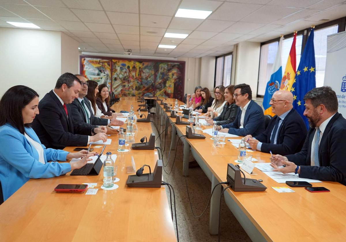 Imagen de reunión mantenida esta mañana.