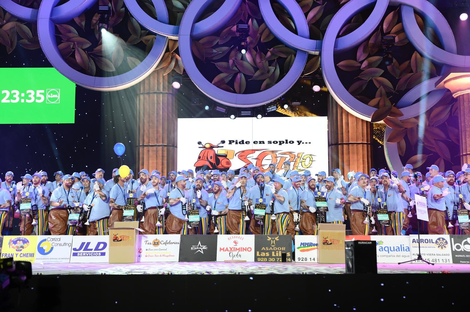 Magia y humor en la final de murgas del carnaval de Las Palmas de Gran Canaria