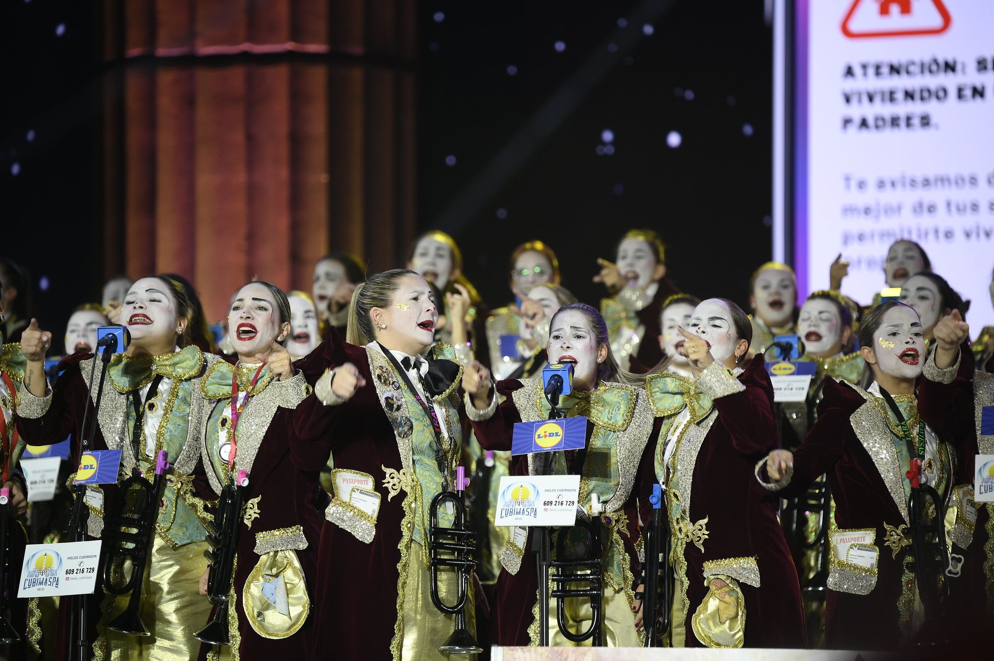 Magia y humor en la final de murgas del carnaval de Las Palmas de Gran Canaria