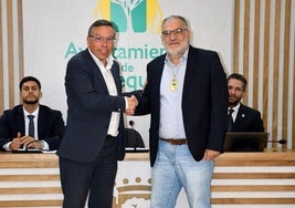 José Juan Pérez junto al alcalde Francisco Atta.