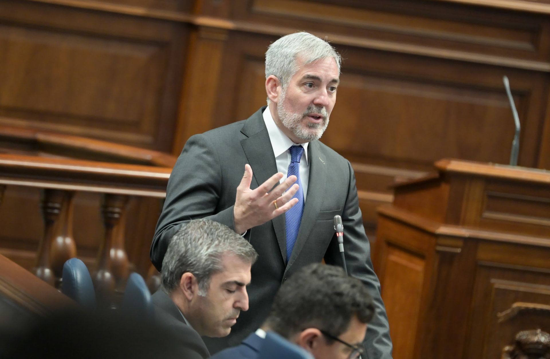 El presidente de Canarias, Fernando Clavijo, durante su intervención en el pleno del Parlamento de Canarias celebrado este martes.