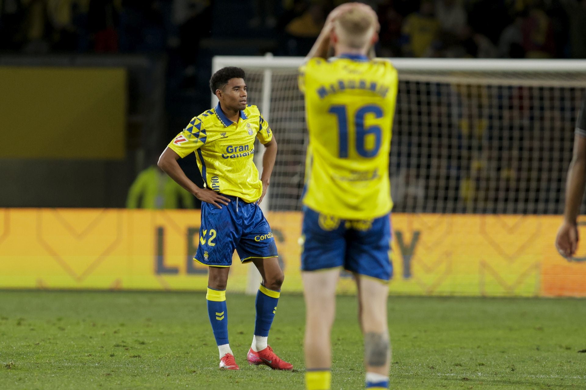 Imagen principal - Marvin, McBurnie y Loiodice, en distintos partidos en casa.