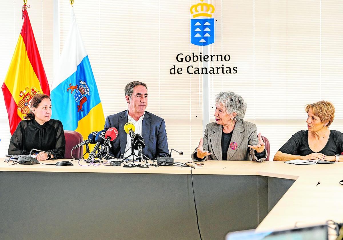 Desde la izquierda, Concepción Ramírez, Francis Candil, Eusebia Nuez y Paqui Martín.