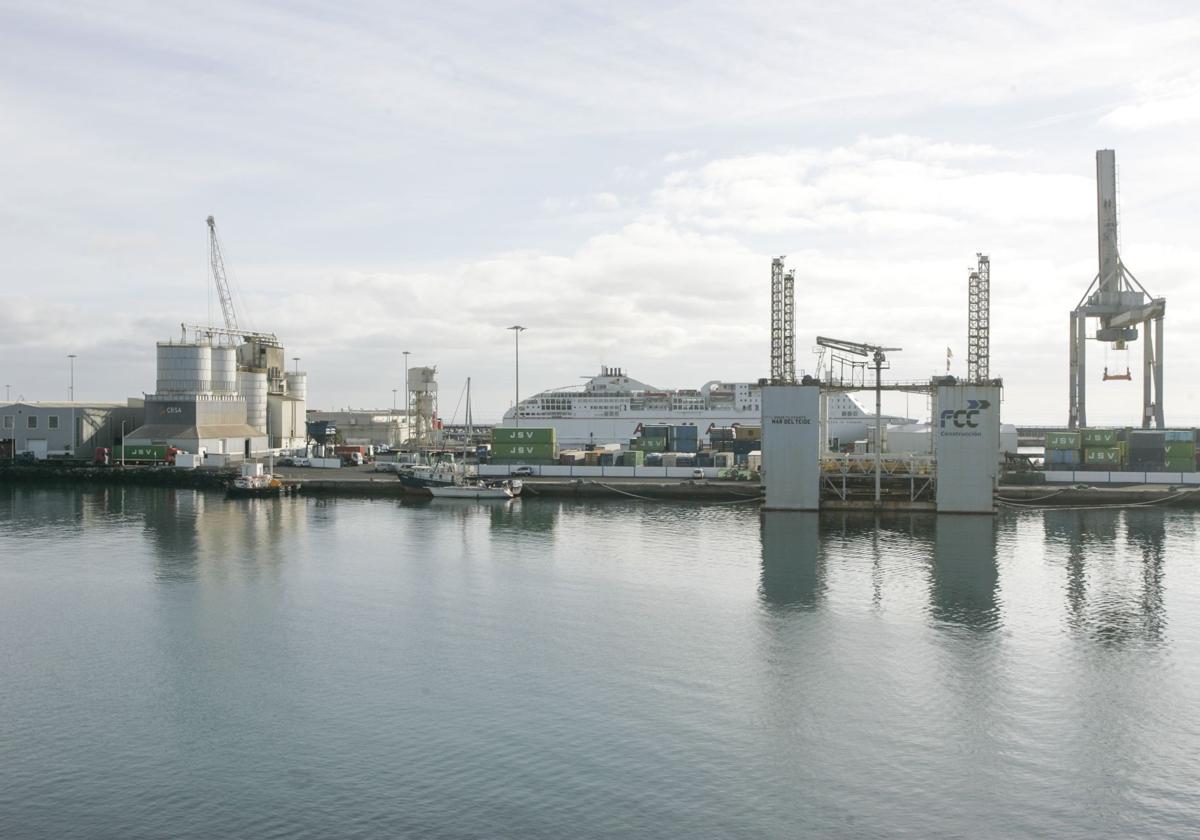 Lanzarote: A por nuevos topes en viajeros y mercancías