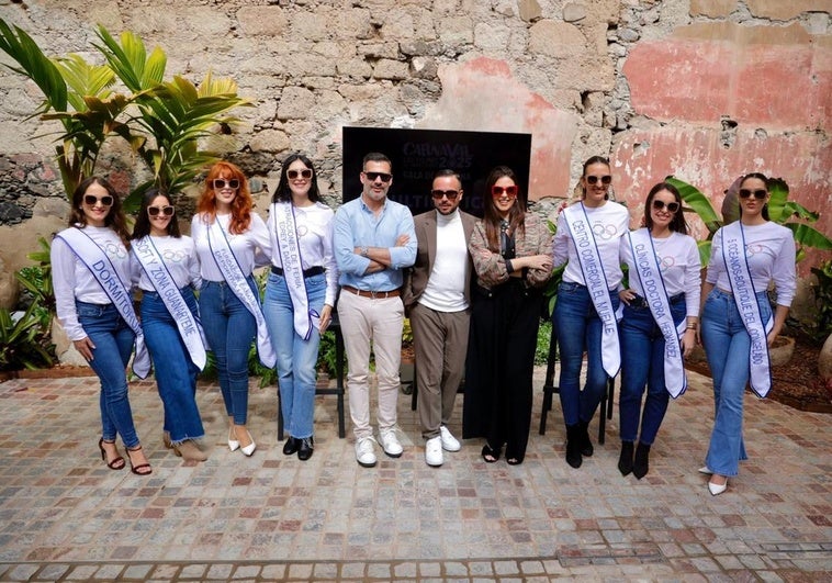 Presentación de la gala de la reina en la sede de Multiópticas en Triana.