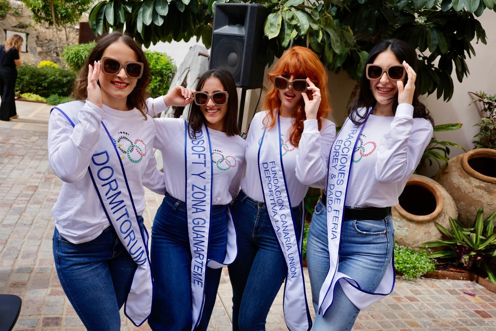 Candidatas y organizadores de la gala de la reina se reúnen días antes de la coronación