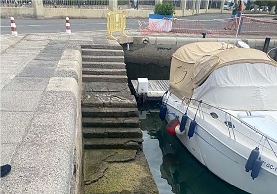 Una de las imágenes que ilustran el informe, con escaleras que debían llevar pasamanos.