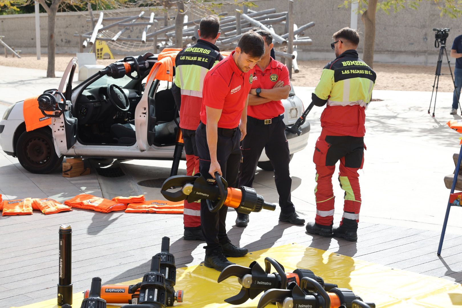 Los bomberos de la capital grancanaria muestran sus nuevos equipos