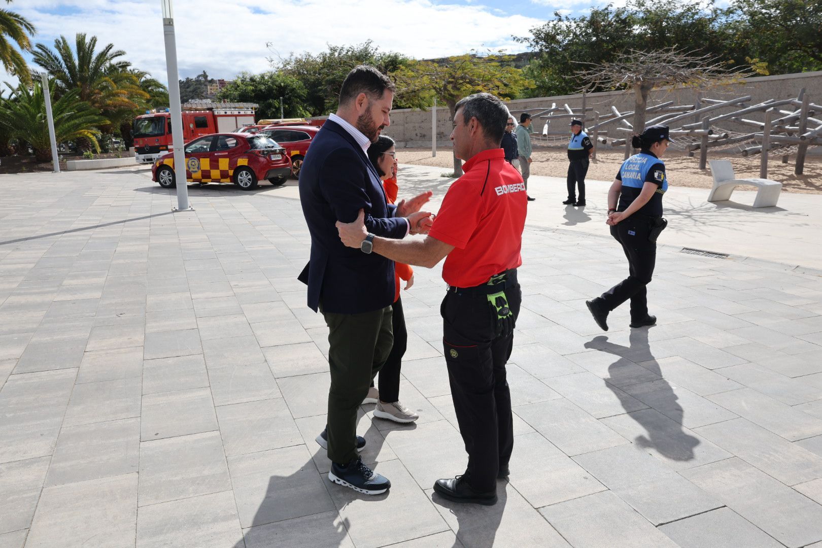 Los bomberos de la capital grancanaria muestran sus nuevos equipos