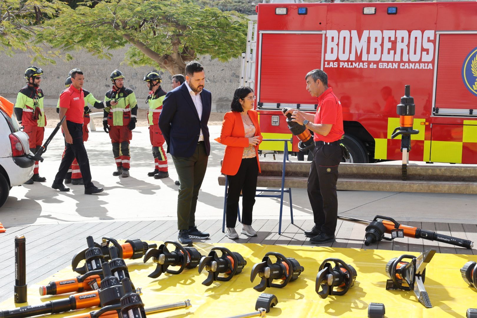 Los bomberos de la capital grancanaria muestran sus nuevos equipos