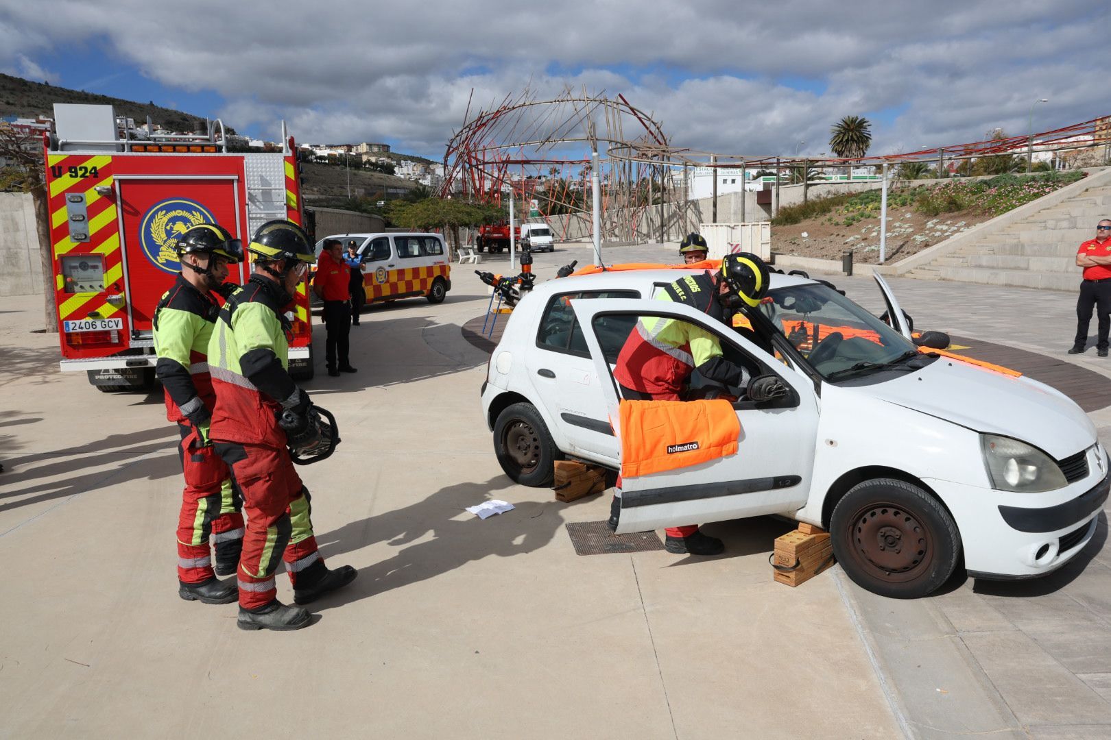 Los bomberos de la capital grancanaria muestran sus nuevos equipos